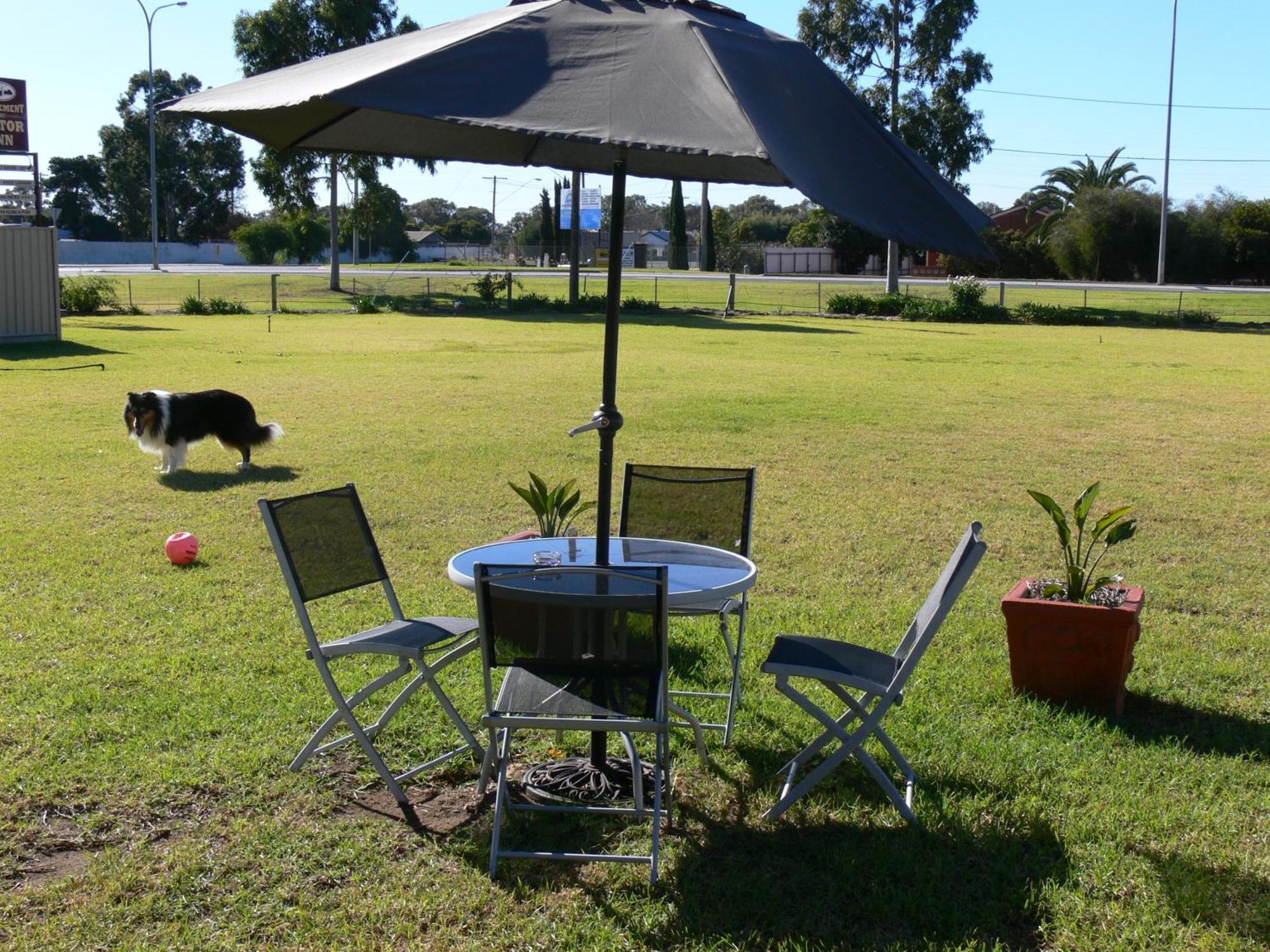 Settlement Motor Inn Deniliquin Εξωτερικό φωτογραφία