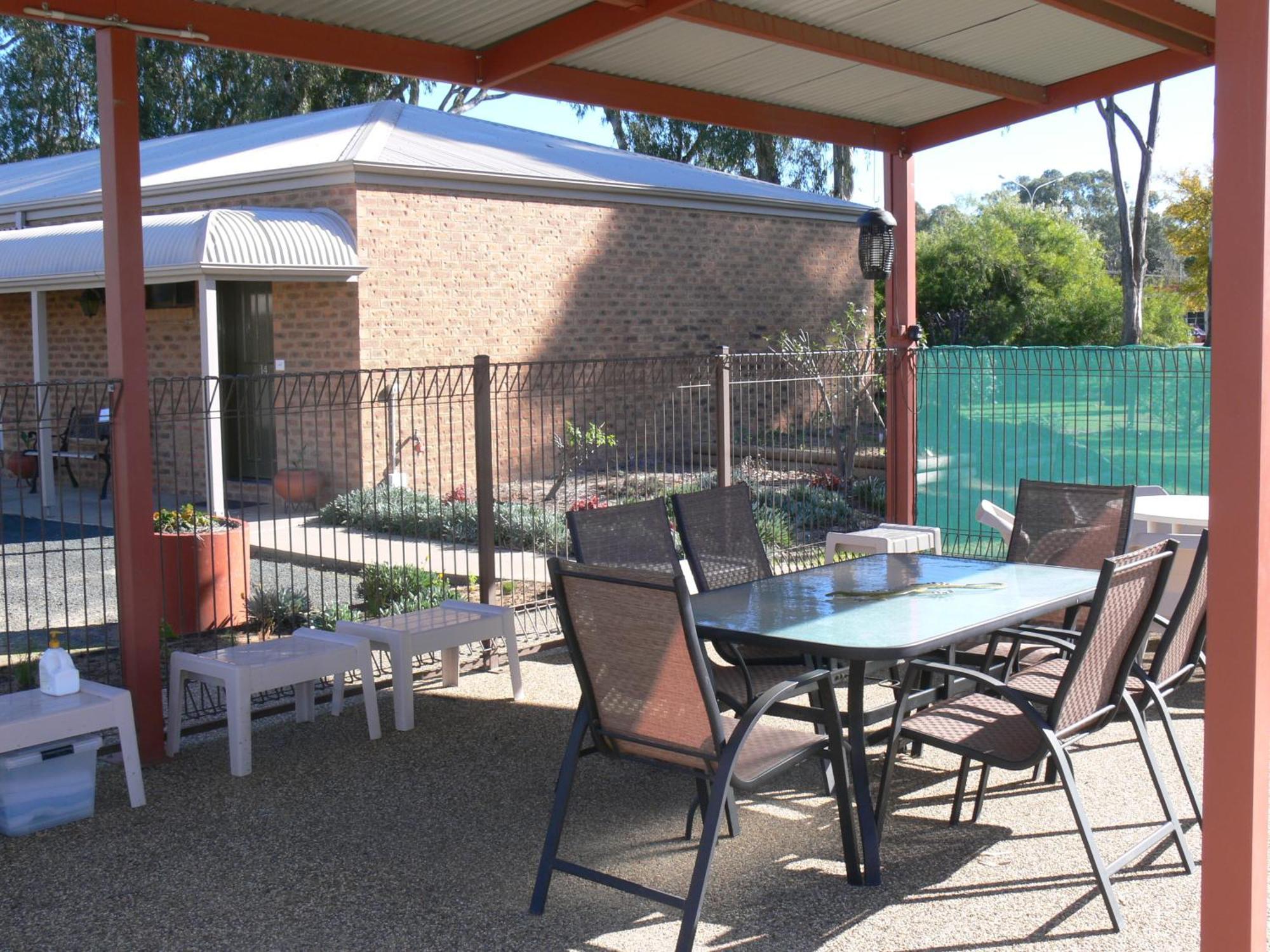 Settlement Motor Inn Deniliquin Εξωτερικό φωτογραφία